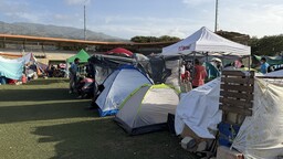 Venezuela'daki çifte depremin ardından binlerce afetzede stadyumlara sığındı