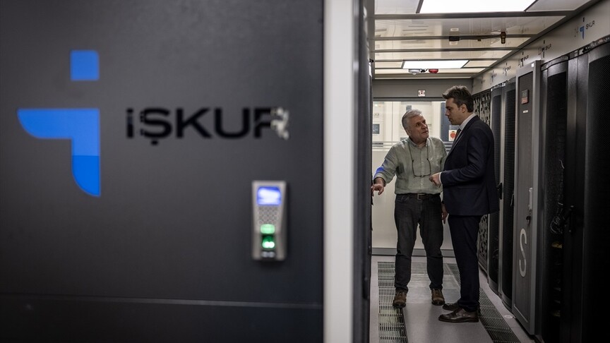 İŞKUR logosu ve yapay zeka soyut görseli