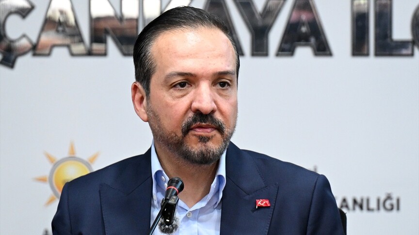 AK Parti Genel Başkan Yardımcısı Mehmet Mehdi Eker konuşma yaparken