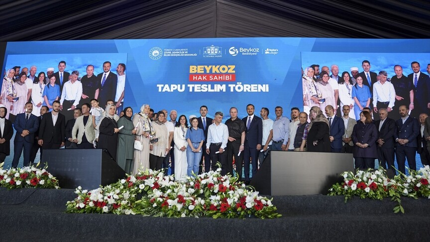 Beykoz'da 1071 hak sahibine tapu teslimi yapıldı.