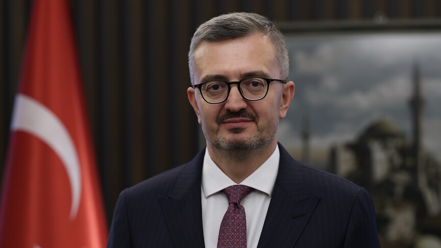 İletişim Başkanı Fahrettin Duran bir toplantıda konuşma yaparken
