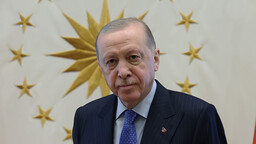 Cumhurbaşkanı Erdoğan, 665. Tarihi Kırkpınar Yağlı Güreşleri'nde başpehlivan olan Taş'ı tebrik etti