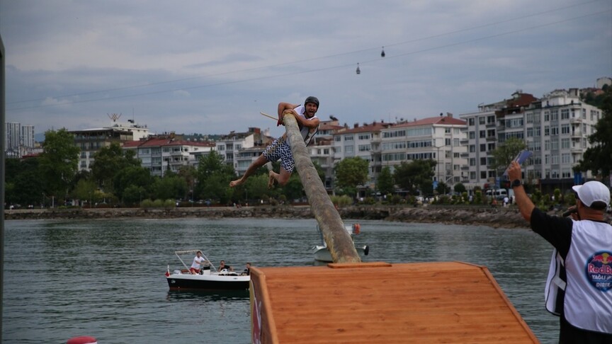 Red Bull "Yağlı Direk" etkinliği Ordu'da gerçekleştirildi