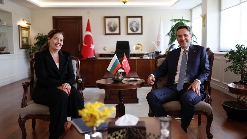 Enerji Bakanı Bayraktar, Bulgaristanlı mevkidaşı Petrova ile işbirliği imkanlarını görüştü haber görseli