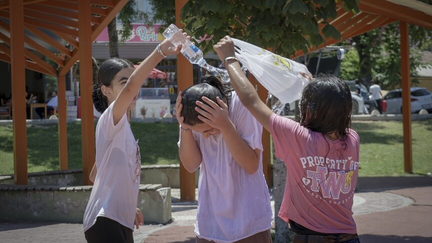 Gaziantep ve Malatya'da sıcak hava etkili oluyor haber görseli