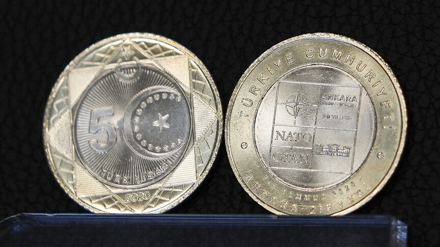 Ankara'da düzenlenen 36. NATO Zirvesi anısına basılan özel tasarımlı 5 lira hatıra parası