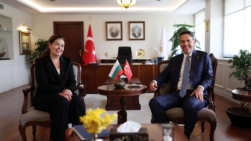 Enerji Bakanı Bayraktar, Bulgaristanlı mevkidaşı Petrova ile işbirliği imkanlarını görüştü