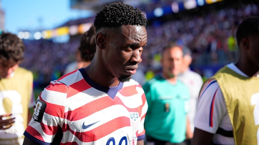 Trump  kërkoi  nga shefi i FIFA s të rishikojë kartonin e kuq të sulmuesit amerikan Balogun