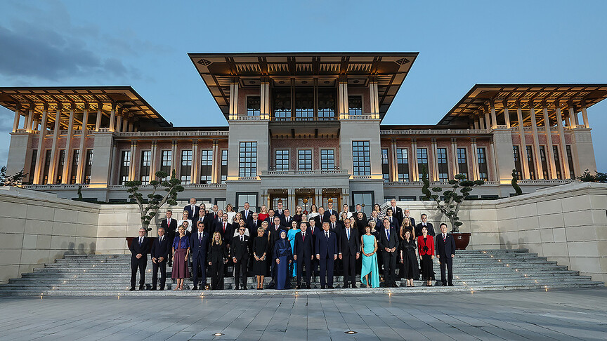 Emine Erdoğan'dan devlet ve hükümet başkanları ile eşleri onuruna verdikleri yemeğe ilişkin paylaşım haber görseli