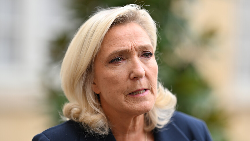 Fransa'da yolsuzluktan hüküm giyen olası cumhurbaşkanı adayı Le Pen'in temyiz davası bugün sonuçlanacak haber görseli
