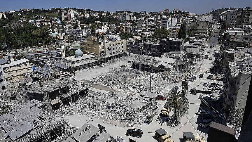 İsrail ordusunun ateşkese rağmen Lübnan'ın güneyinde hastane yakınına düzenlediği saldırıda 2 kişi öldü haber görseli