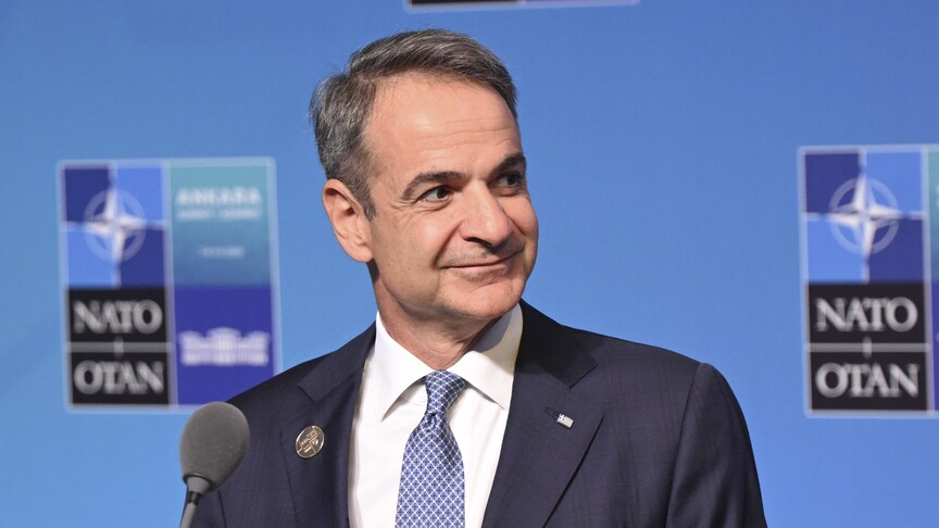 Yunanistan Başbakanı Miçotakis: Cumhurbaşkanı Erdoğan’la yapıcı bir ilişki yönünde işbirliğine devam edeceğim haber görseli