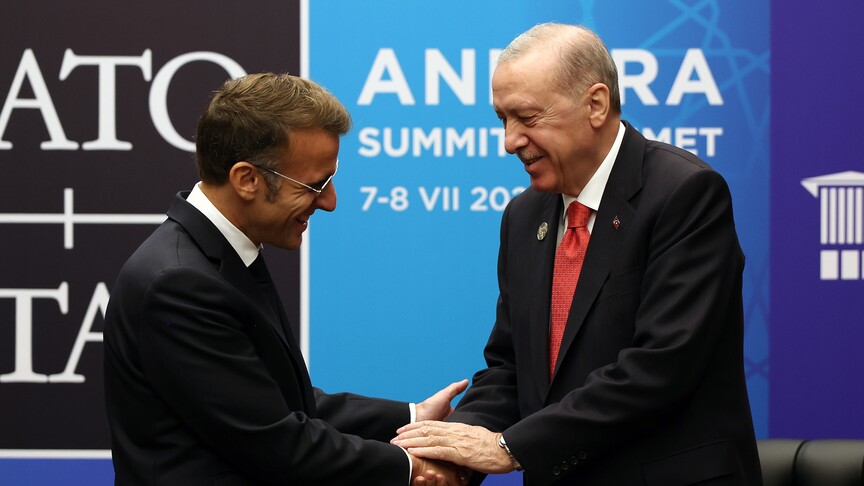 Macron, Cumhurbaşkanı Erdoğan ile görüşmesinden çok memnun kaldığını söyledi haber görseli