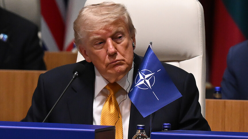 ABD Başkanı Trump: Büyük ihtimalle bu akşam İran'ı çok sert şekilde vuracağız haber görseli