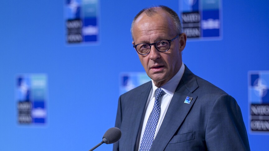 Almanya Başbakanı Friedrich Merz, NATO Zirvesi'nde konuşma yaparken