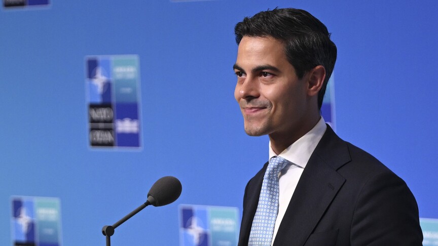 Hollanda Başbakanı Rob Jetten açıklama yaparken