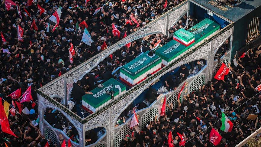 Eski İran lideri Hamaney için İran'ın Meşhed kentinde veda töreni düzenlendi