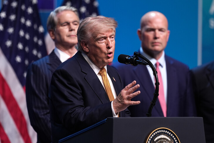 Trump  Sulmet amerikane do të jenë  shumë më keq  nëse Irani vazhdon të godasë anijet në Ngushticën e Hormuzit