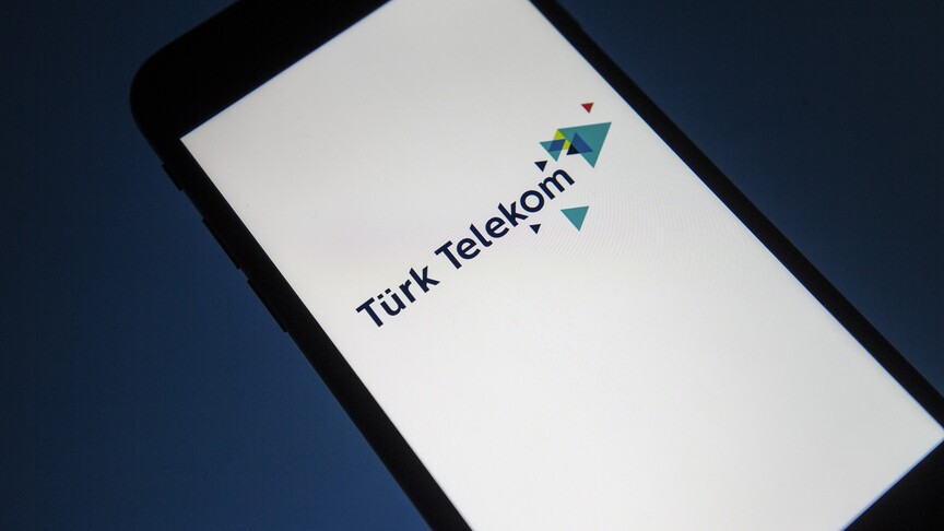 Türk Telekom logosu ve Borsa İstanbul binası görseli