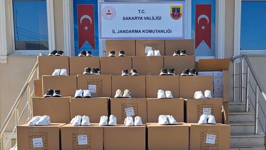 Sakarya'da 10 milyon 680 bin lira değerinde taklit spor malzemesi ele geçirildi haber görseli