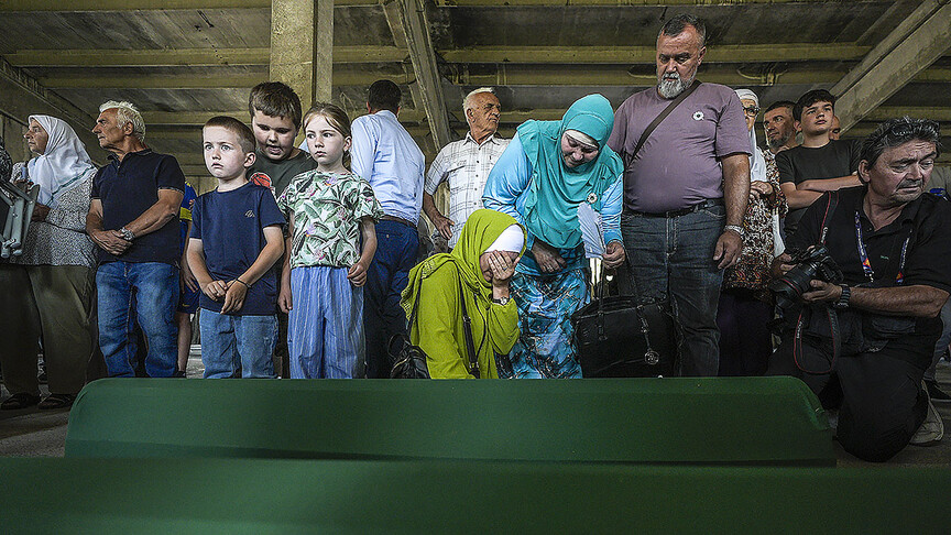 Srebrenitsa Soykırımı'nın 31'inci yılında toprağa verilecek 10 cenaze gözyaşlarıyla karşılandı