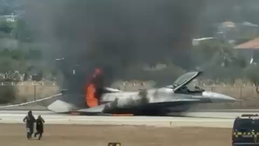 Yunanistan'da bir F-16 savaş uçağı arıza nedeniyle zorunlu iniş yaptı haber görseli