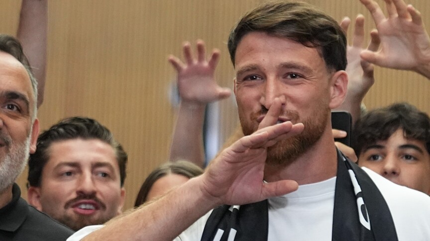Salih Özcan, resmen Beşiktaş'ta haber görseli