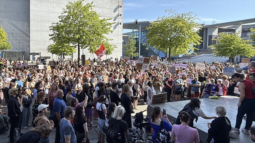 Almanya'nın başkenti Berlin'de sağlık reformu protestosundan bir görüntü