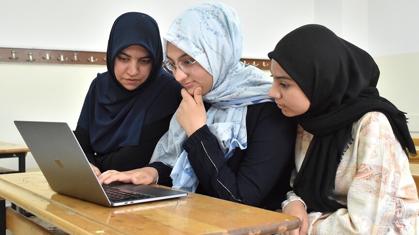 LGS sınavında 500 tam puan alan Meryem'in hedefi Kartal Anadolu İmam Hatip Lisesi haber görseli