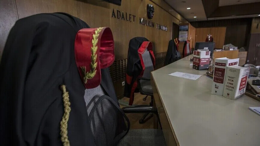 Adalet Bakanı Yılmaz Tunç'un bir basın toplantısında konuşurken çekilmiş fotoğrafı.