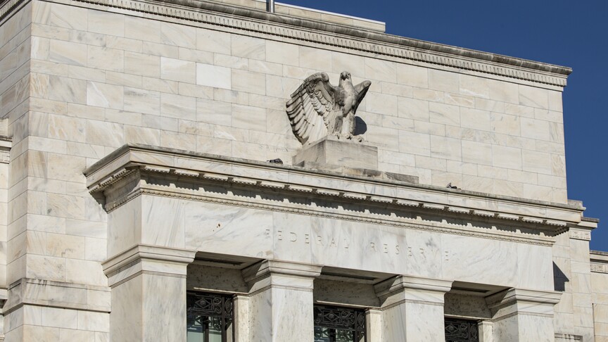 Fed, yüksek belirsizliğe rağmen ekonomik faaliyetin sağlam hızda genişlediğini belirtti haber görseli