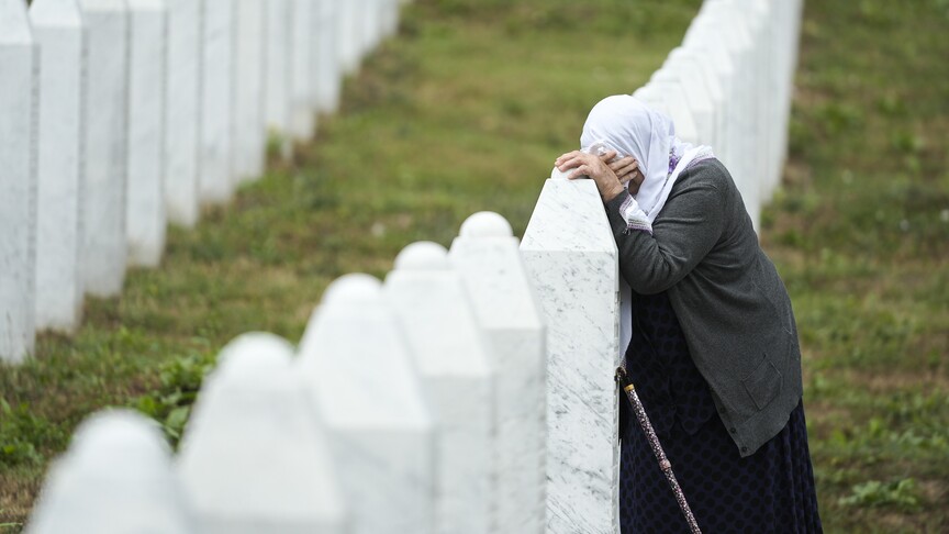 Srebrenitsa'daki soykırım kurbanlarından 1000'den fazlasının cenazesi bulunamadı haber görseli