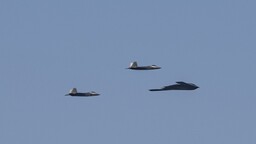 İsrail devlet televizyonu: ABD'ye ait F-22 hayalet savaş uçakları İsrail'den ayrıldı