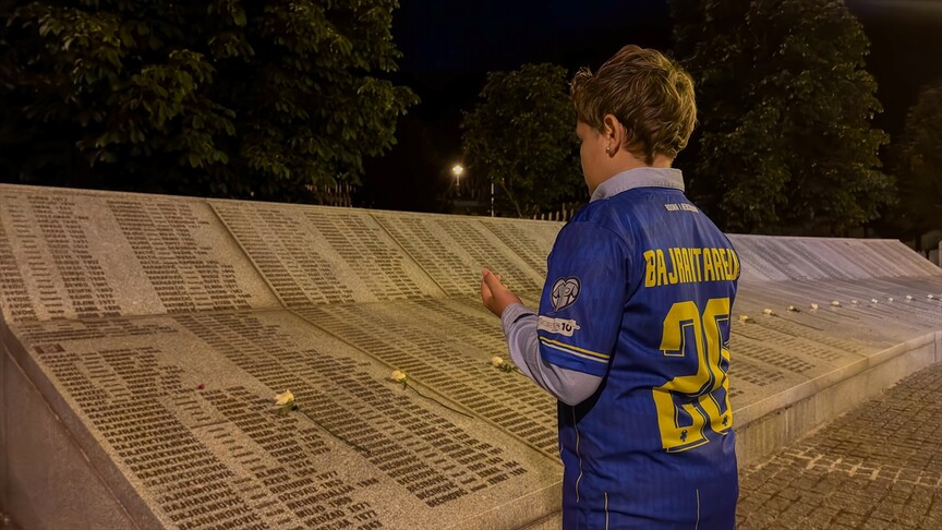 Bosna Hersek'in yükselen futbol yıldızı Bajraktarevic, Srebrenitsa'ya uzanan aile bağlarıyla da ön plana çıktı haber görseli