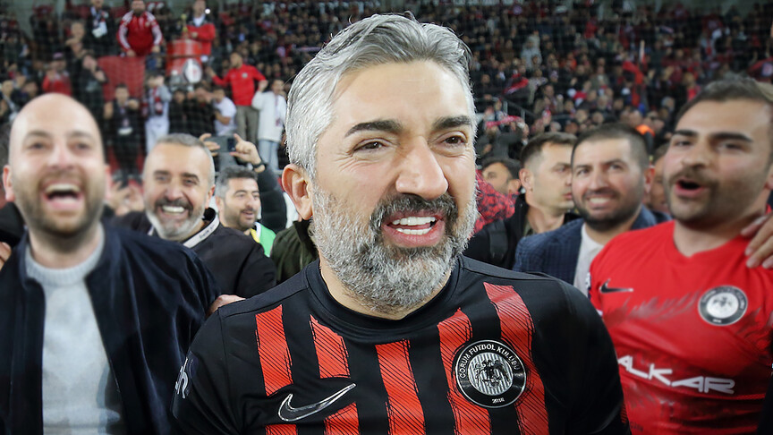 Çorum Belediyesinden Arca Çorum FK Başkanı Savaş Balçık'a "fahri hemşehrilik beratı" haber görseli
