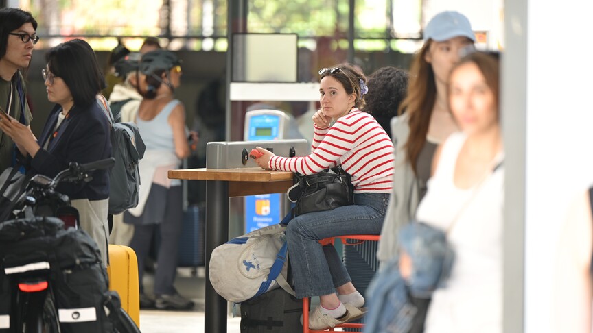 Fransa'da fırtına nedeniyle yaklaşık 20 bin hanede elektrik kesintisi sürüyor haber görseli