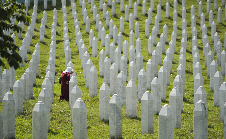 Srebrenitsa Soykırımı'nın 10 kurbanı daha defnedildi haber görseli