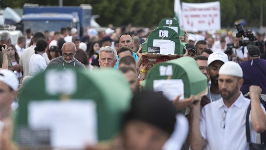 Srebrenitsa Soykırımı'nın 10 kurbanı bugün toprağa verilecek haber görseli