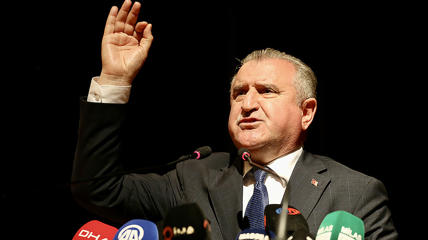 Bakan Bak: Dünyanın en modern stadyumları, spor salonları, yüzme havuzları Türkiye'de yapılıyor haber görseli