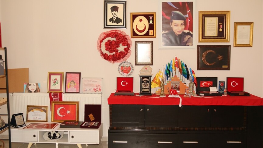 15 Temmuz şehidi Gülşah Güler'in ailesi evlerini kızlarının hatıralarıyla donattı haber görseli