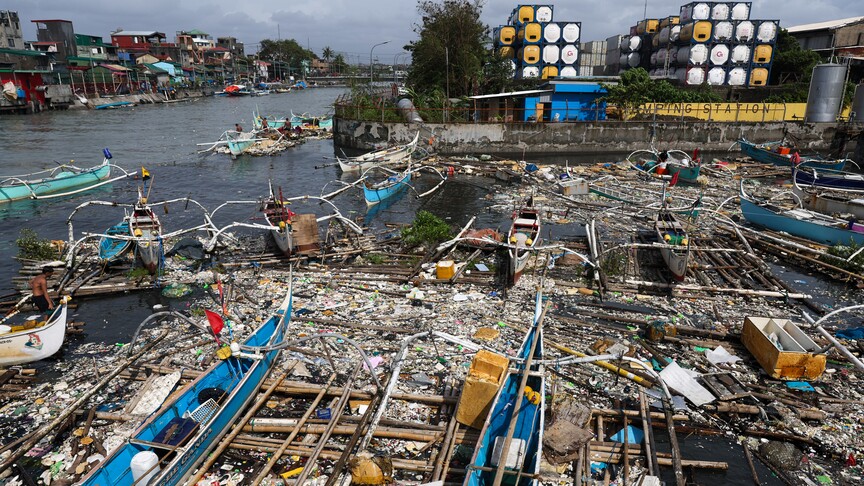 Filipinler'de Bavi Tayfunu ve muson nedeniyle 17 kişi hayatını kaybetti haber görseli