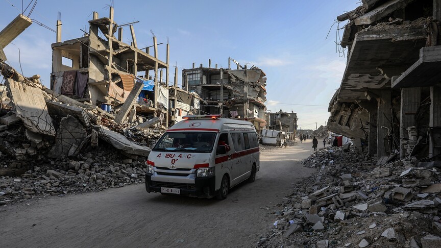 Abluka altındaki Gazze'de ambulans hizmetinin çöküşün eşiğinde olduğu uyarısı haber görseli