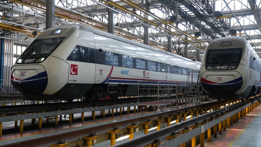 15 Temmuz Anısına Özel Logolu Yüksek Hızlı Tren