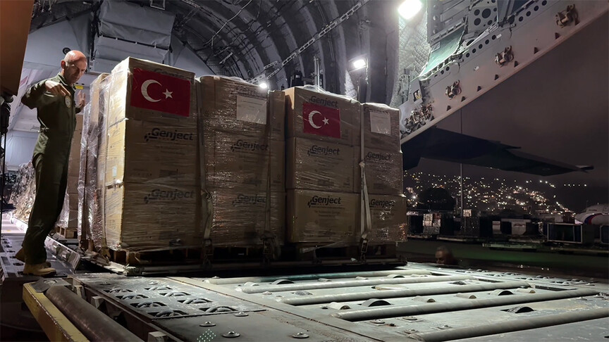 Türkiye'den Venezuela'ya insani yardım malzemeleri taşıyan bir gemi veya uçak görseli.