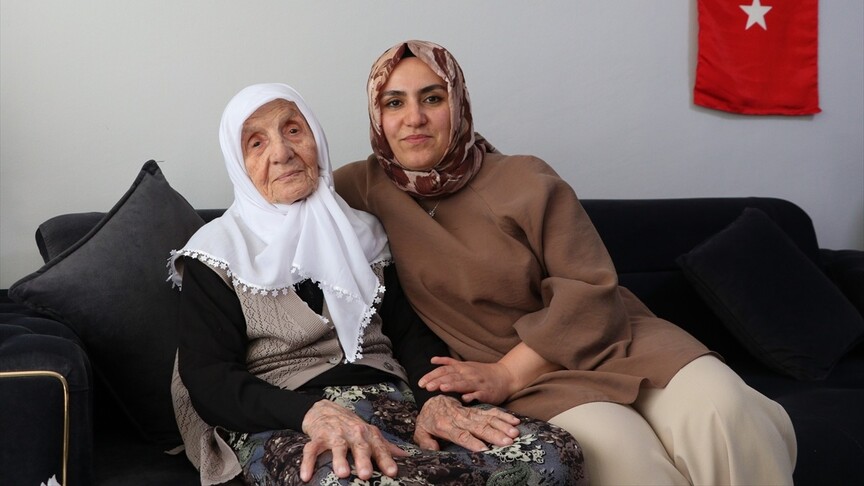 100 yaşındaki şehit annesi Muzaffer Gülşen'in fotoğrafı.