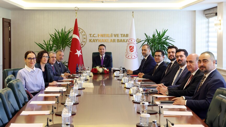 Bakan Bayraktar, Dünya Bankası Türkiye Ülke Direktörü Jean-Christophe Carret ile bir araya geldi haber görseli