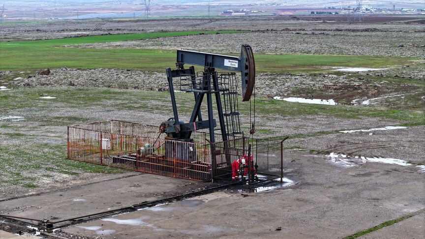 Diyarbakır Havzası'nda petrol sondaj kulesi görünümü