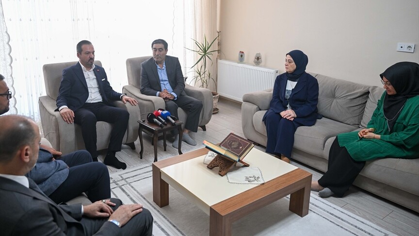 AK Parti Genel Başkan Yardımcısı Kürşad Zorlu, 15 Temmuz şehit ve gazi yakınlarını ziyaret ediyor.