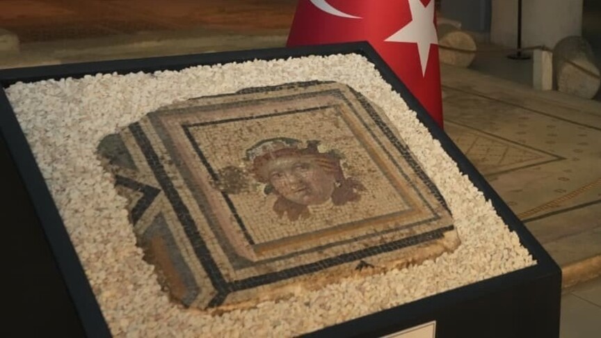 Çingene Kızı Mozaiği'nin 13. paneli Türkiye'ye getirildi haber görseli