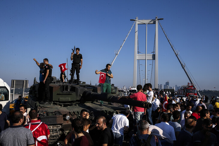 15 Temmuz'un sahadaki tanığı gazeteciler ateş hattındaki haber nöbetini anlattı haber görseli